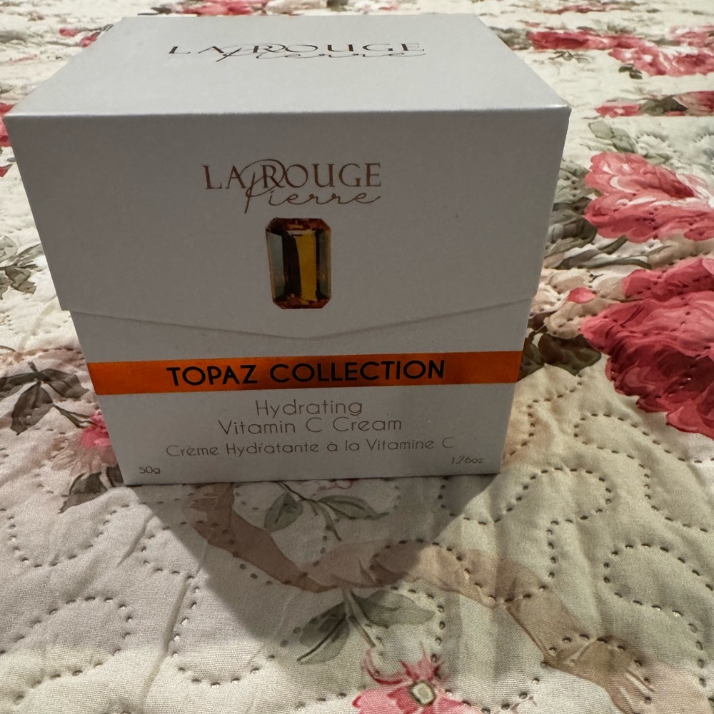 Topaz Collection Vitamin C Moisturizer - White and Gold